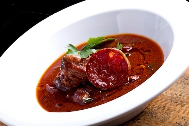 Томатный суп с чоризо