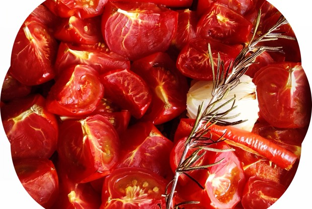 Томатный суп с розмарином