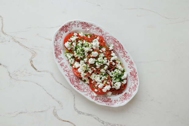 Томаты с фетой и соусом винегрет