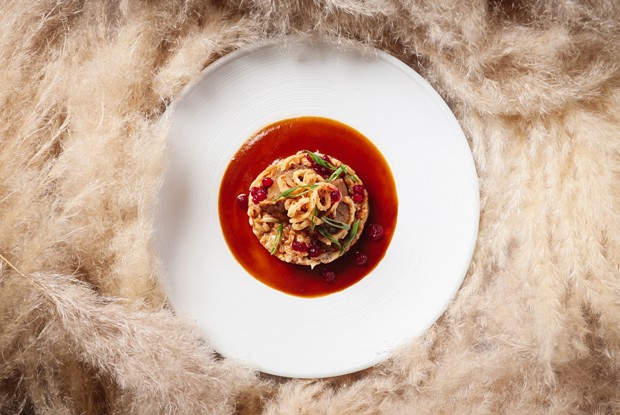 Томленый ягненок на полбе с грибами