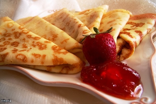 Тонкие блинчики на минеральной воде