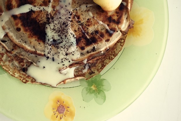 Тонкие блинчики с корицей и сгущенкой