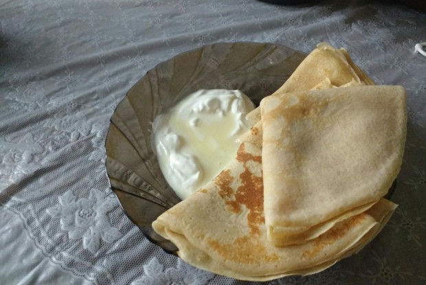 Тонкие блины на молоке со сливочным маслом