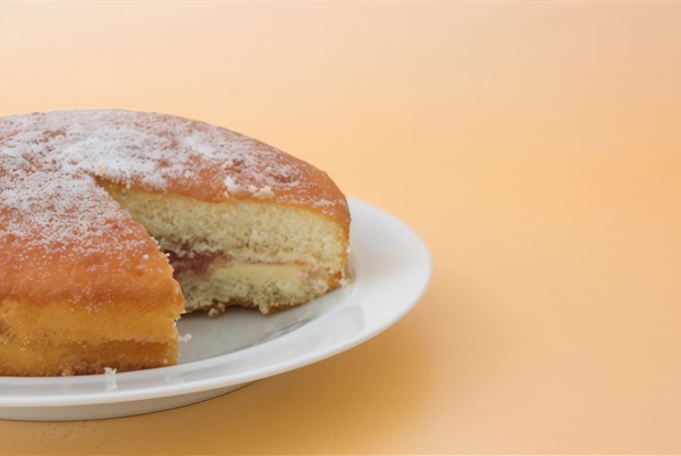 Торт бисквитный с орехами и сырой печенью