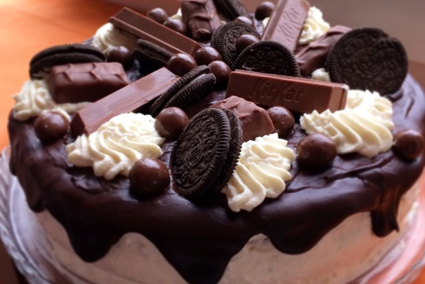 Торт «Черный лес» со свежей вишней