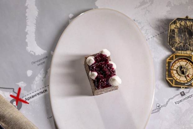 Торт из черемухи с черной смородиной