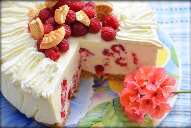 Торт из легкого творожного сыра «Малина со сливками»
