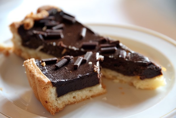 Торт из миндального теста с шоколадным ганашем