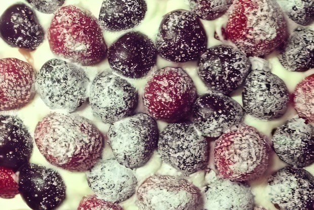 Торт из печенья с маскарпоне и ягодами