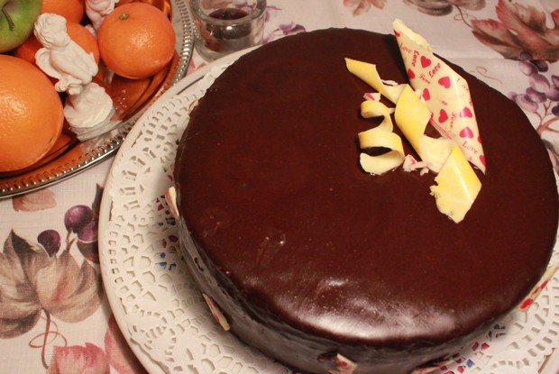 Торт «Малиново-вишневый трюфель»