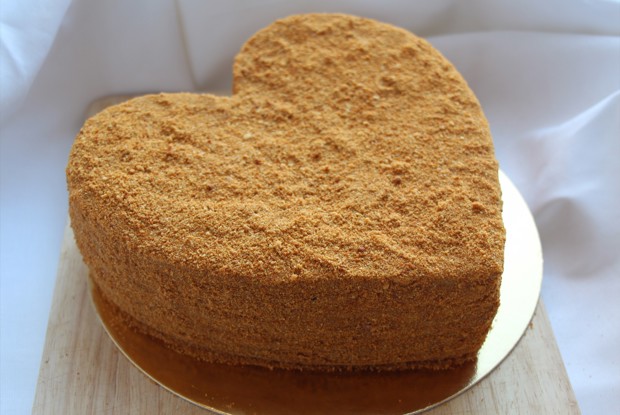 Торт «Медовик» с кремом из сгущенного молока