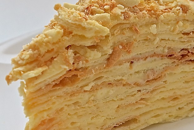 Торт «Наполеон» из рубленого теста с заварным кремом