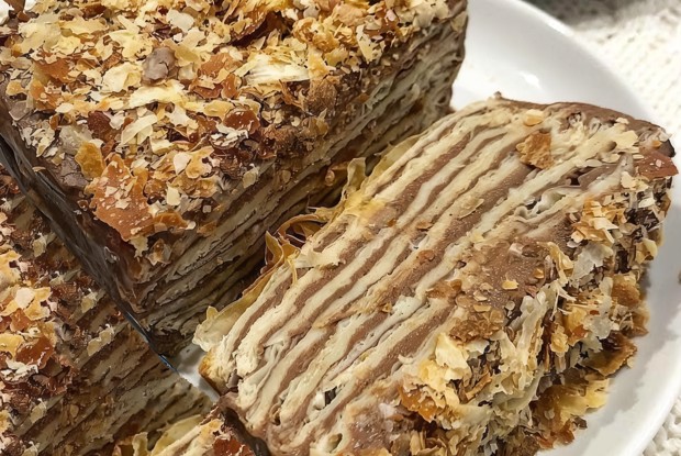 Торт «Наполеон» с шоколадным заварным кремом