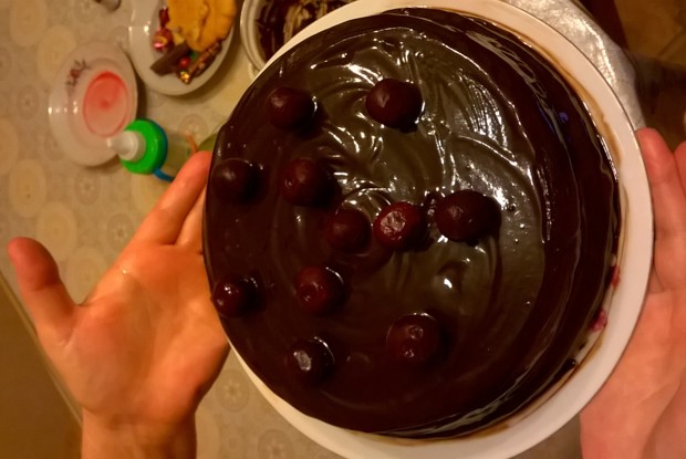 Торт «Пьяная вишня» в глазури