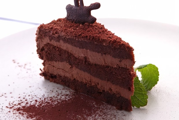 Торт «Прага» в шоколадной глазури