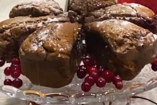 Торт-пряник с начинкой из брусники