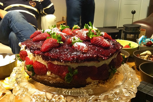 Торт с ягодным желе и лимонным кремом