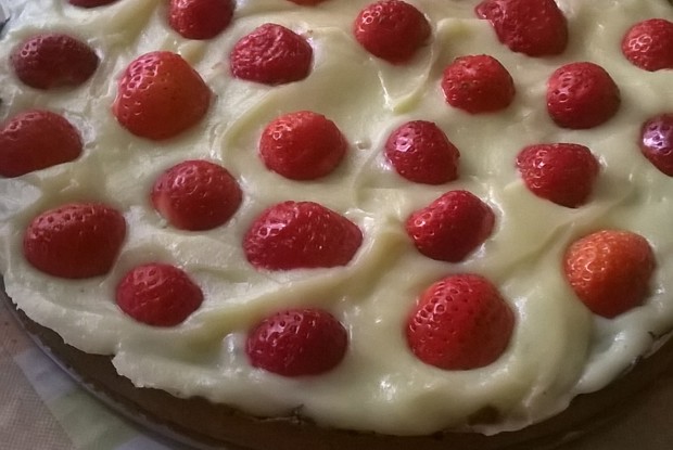 Торт с клубникой и заварным кремом