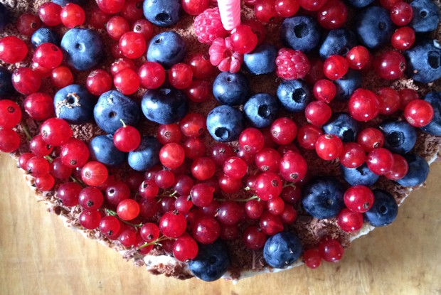 Торт с вишней и кремом из сыра маскарпоне