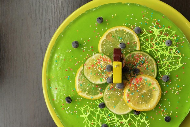 Торт желейный с печеньем без выпечки