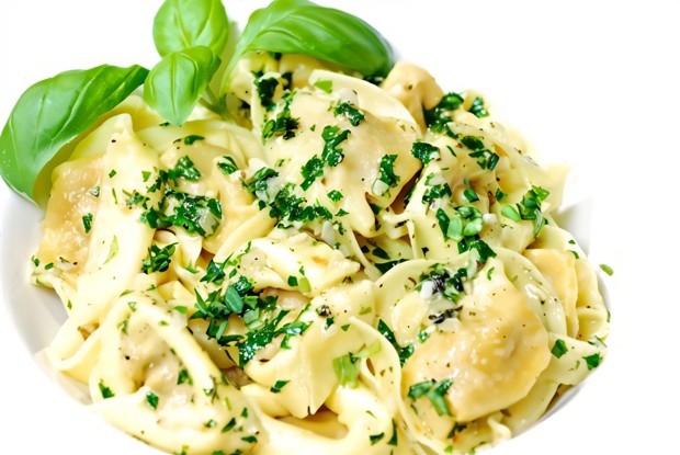 Тортеллини с творогом и вялеными помидорами
