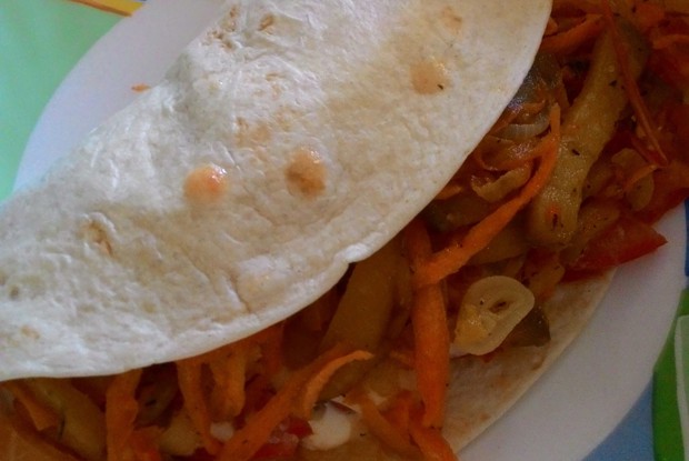 Тортилья с омлетом и овощами