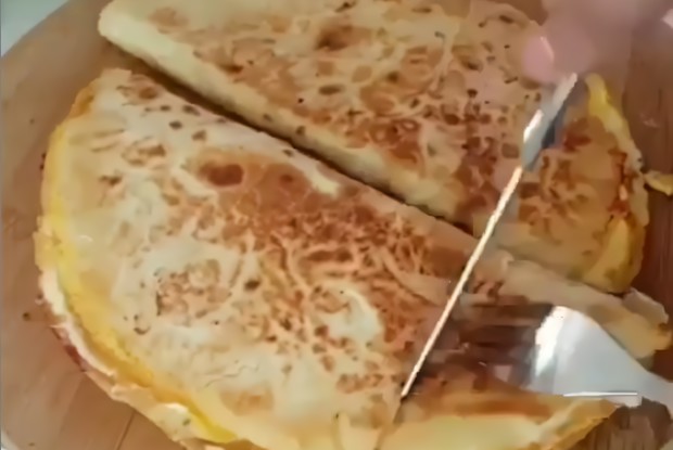 Тортилья с яйцом и сыром