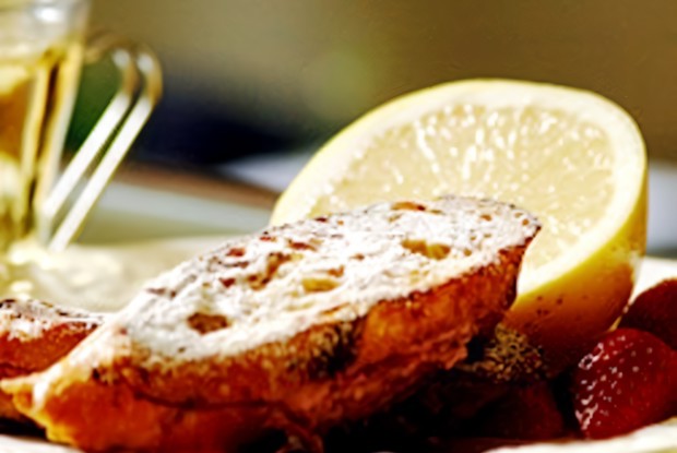 Тосты с малиновым пюре