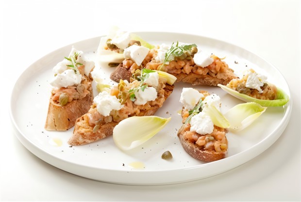 Тосты с тартаром из лосося и рикоттой