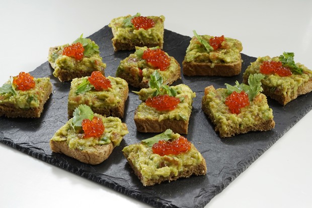 Тосты с авокадо и икрой