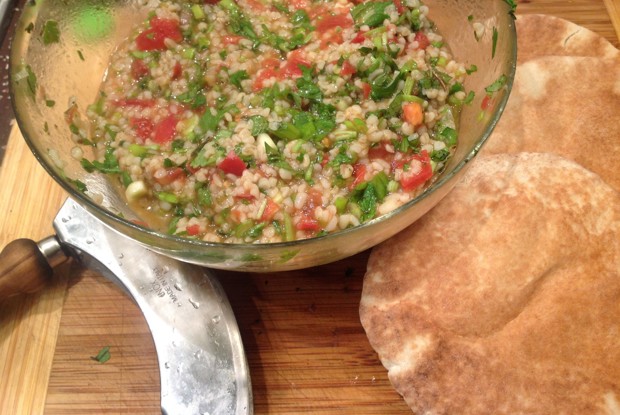 Традиционное табуле с кинзой