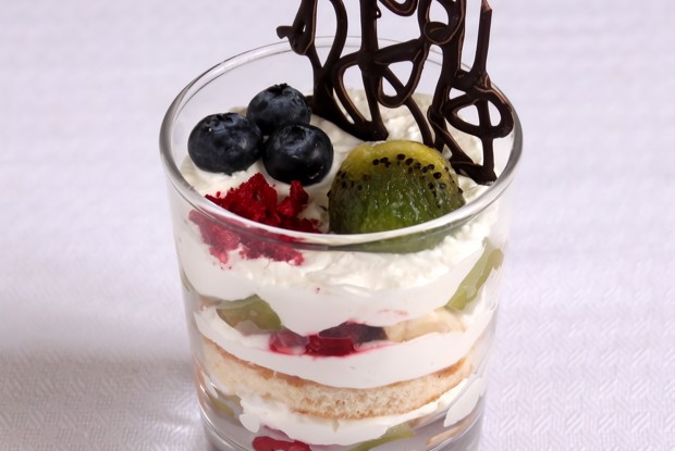 Трайфл с тропическими фруктами