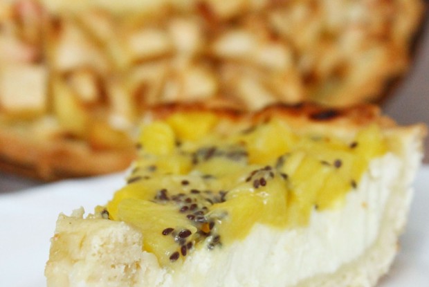 Трехцветный пирог с фруктами