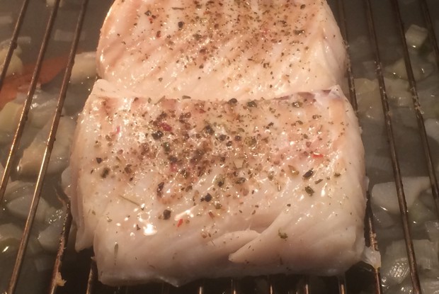 Треска со свекольной ботвой и кедровыми орехами