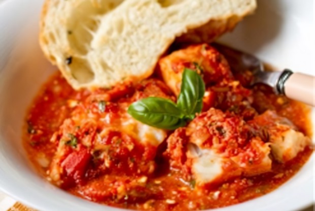 Треска, запеченная под соусом