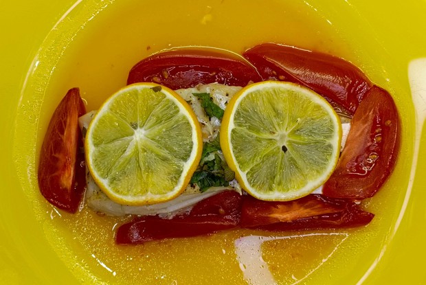 Треска, запеченная в конверте