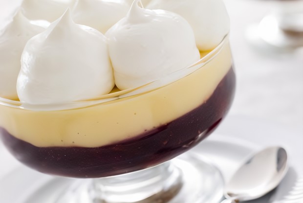 Трифл с глинтвейном и сливочным кремом