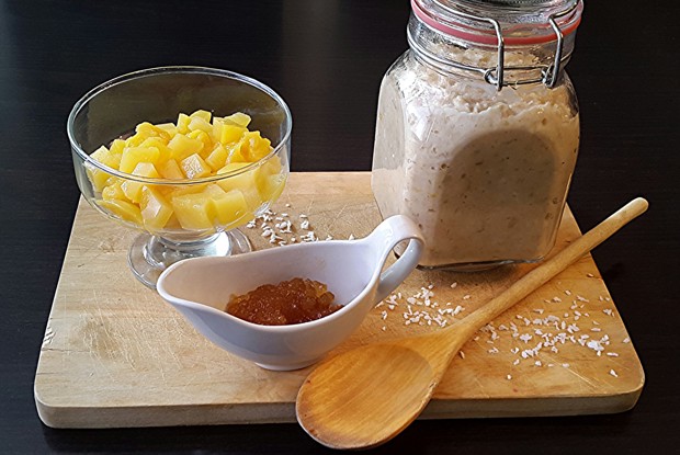 Тропическая овсянка в банке