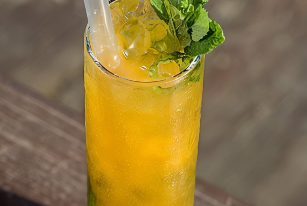 Тропический пунш с темным ромом