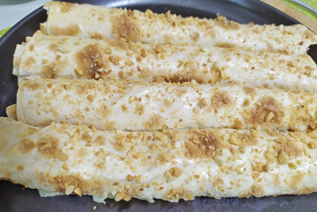 Рулетики из лаваша с творогом и орешками