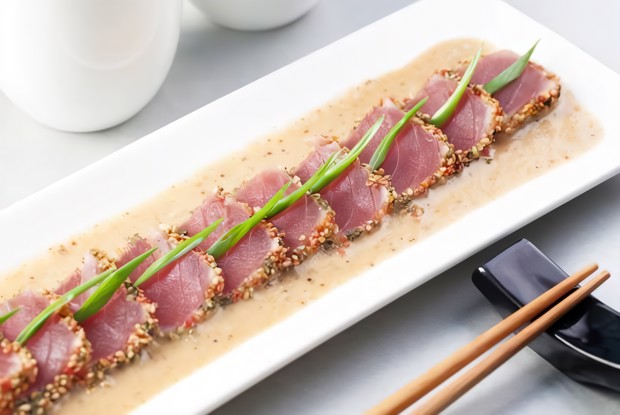 Тунец фурикакэ в соусе мустард