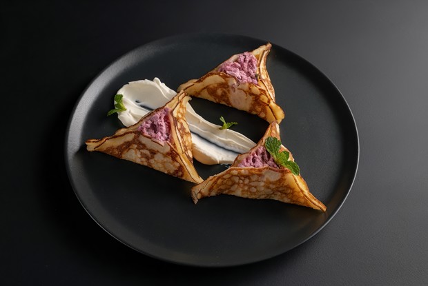 Турецкие блины с творогом и малиной