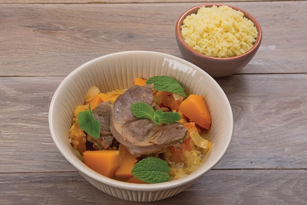 Тушеная баранина с курагой, тыквой и кускусом