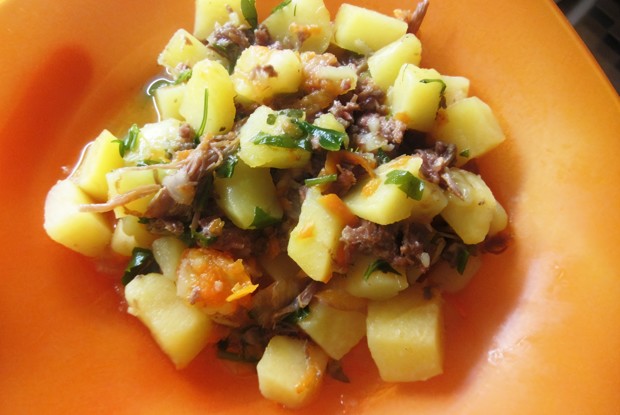 Тушеная говядина с картошкой