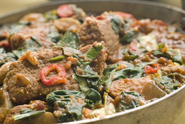 Тушеная говядина в кокосовом молоке с карри