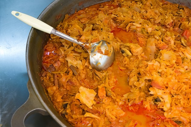 Тушеная капуста с томатным пюре