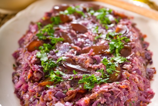 Тушеная кислая капуста