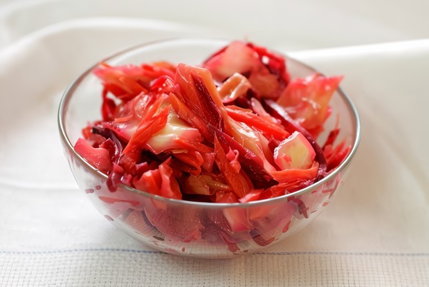 Тушеная красная капуста с яблоками и хересным уксусом