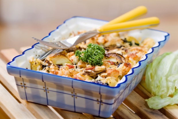 Тушеная курица с сельдереем и кабачками