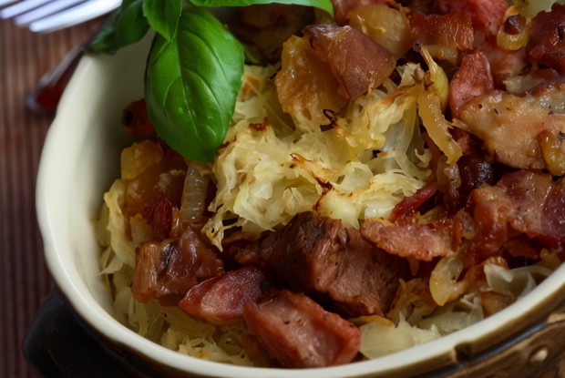 Тушеная савойская капуста с беконом